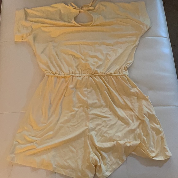 NEVER WORN Yellow Romper! - Picture 4 of 6